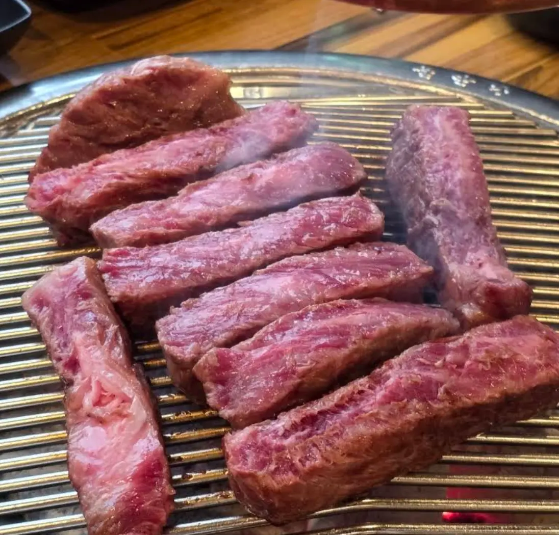GOSANCHON — marbled hanwoo beef close ups